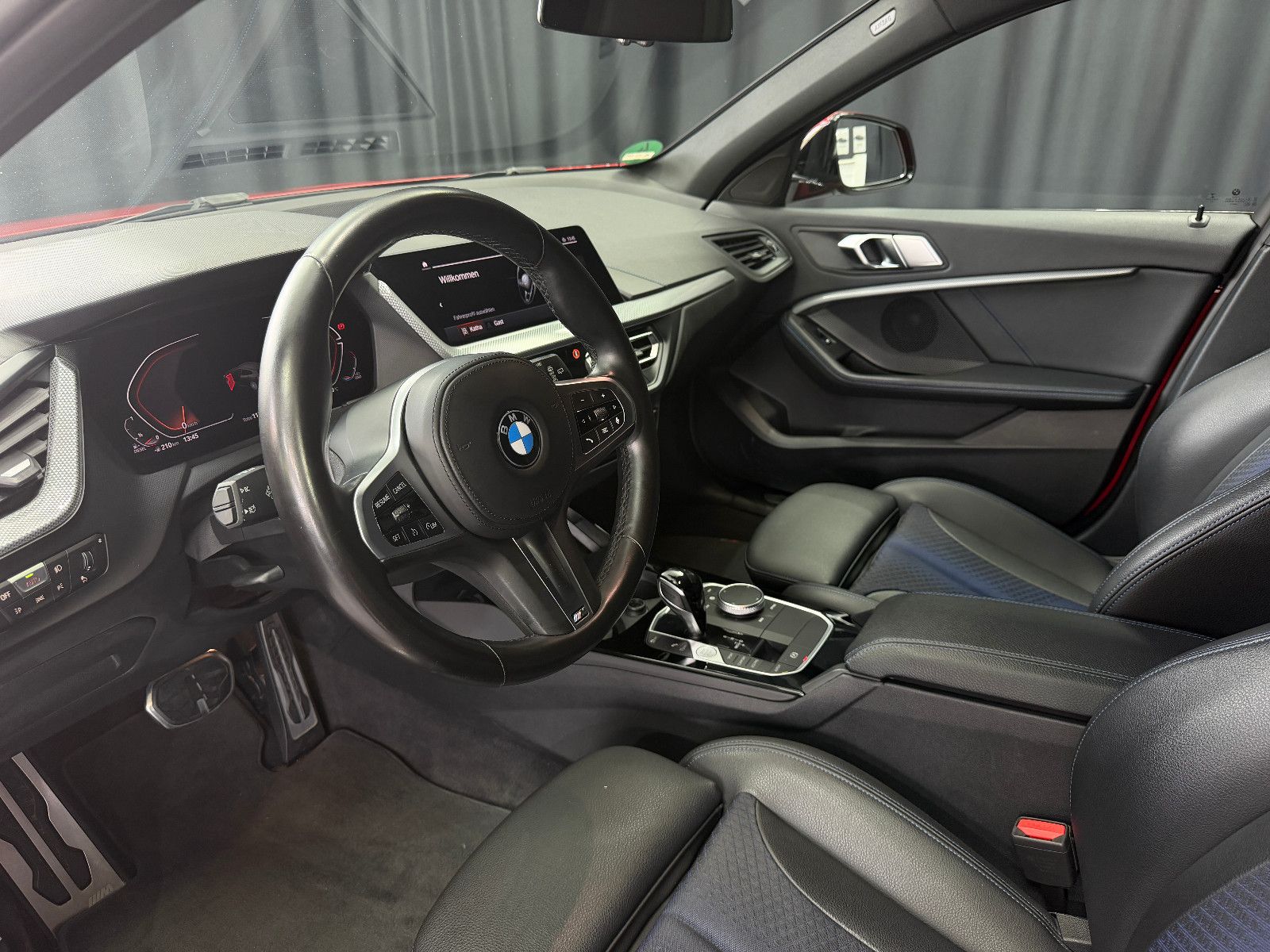 Fahrzeugabbildung BMW 118 d M Sport|HIFI|RF-CAM|DIG-TACHO|NAVI