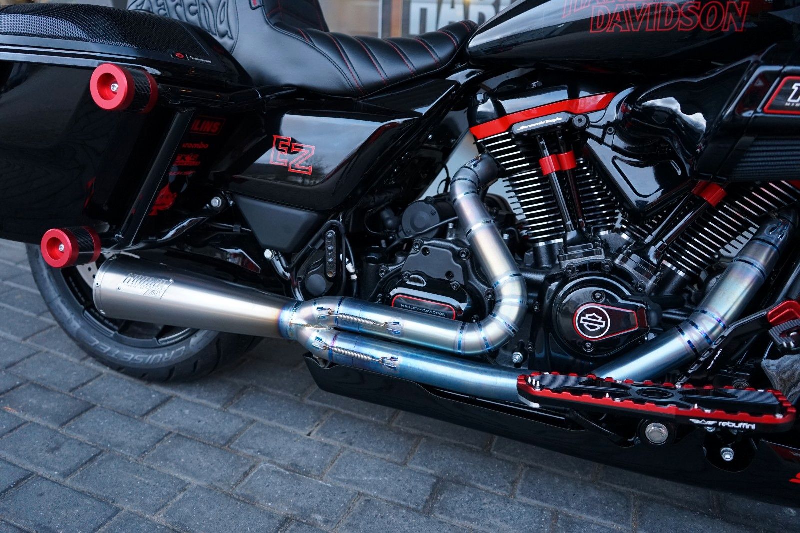 Fahrzeugabbildung Harley-Davidson Road Glide ST CVO CLUBSTYLE
