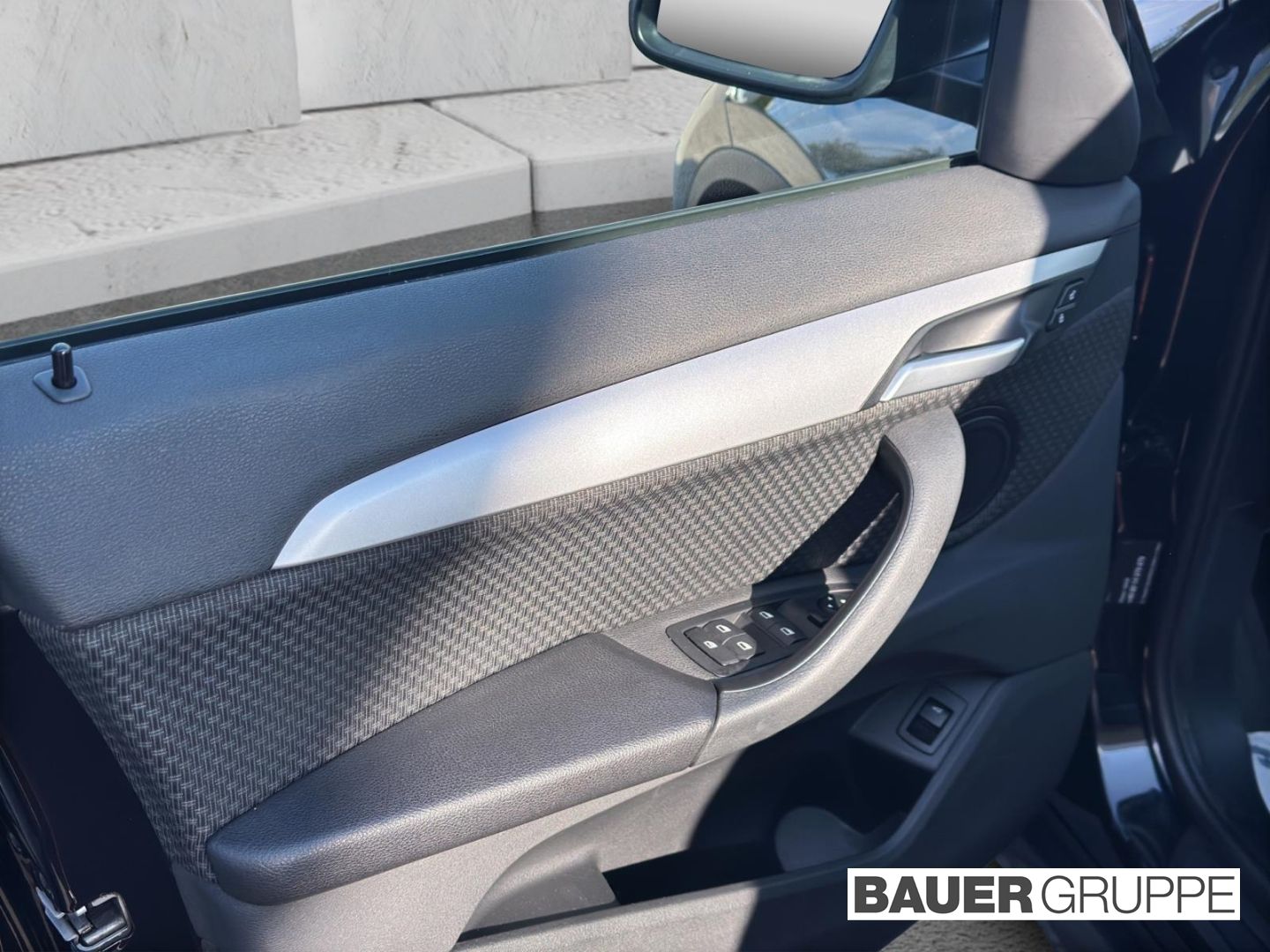 BMW X1 sDrive18d Advantage RFK AHK Navi LED El. Heck foto 13