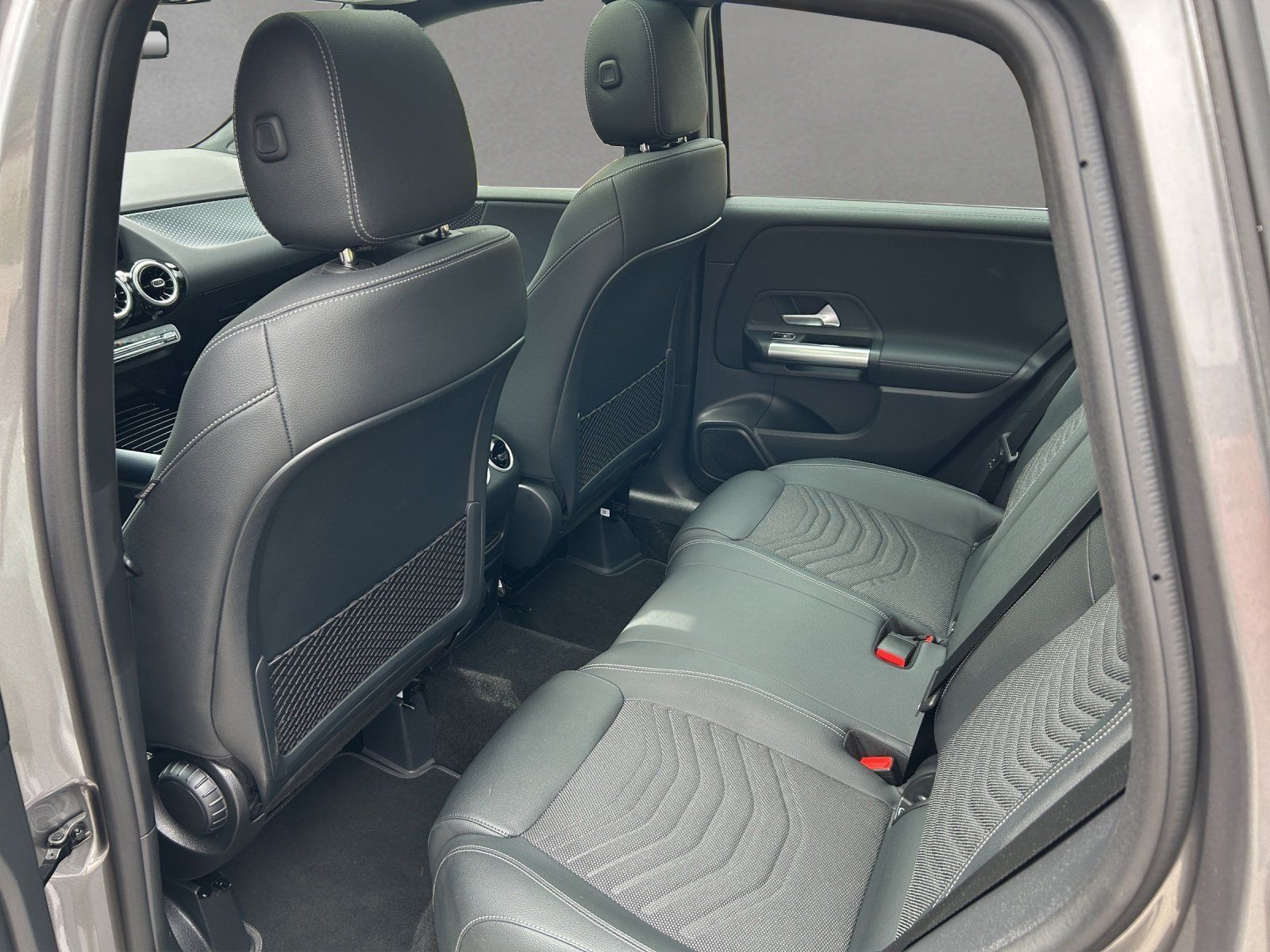 Fahrzeugabbildung Mercedes-Benz B 200 d Progres Advanc AHK Pano Thermotronic LED