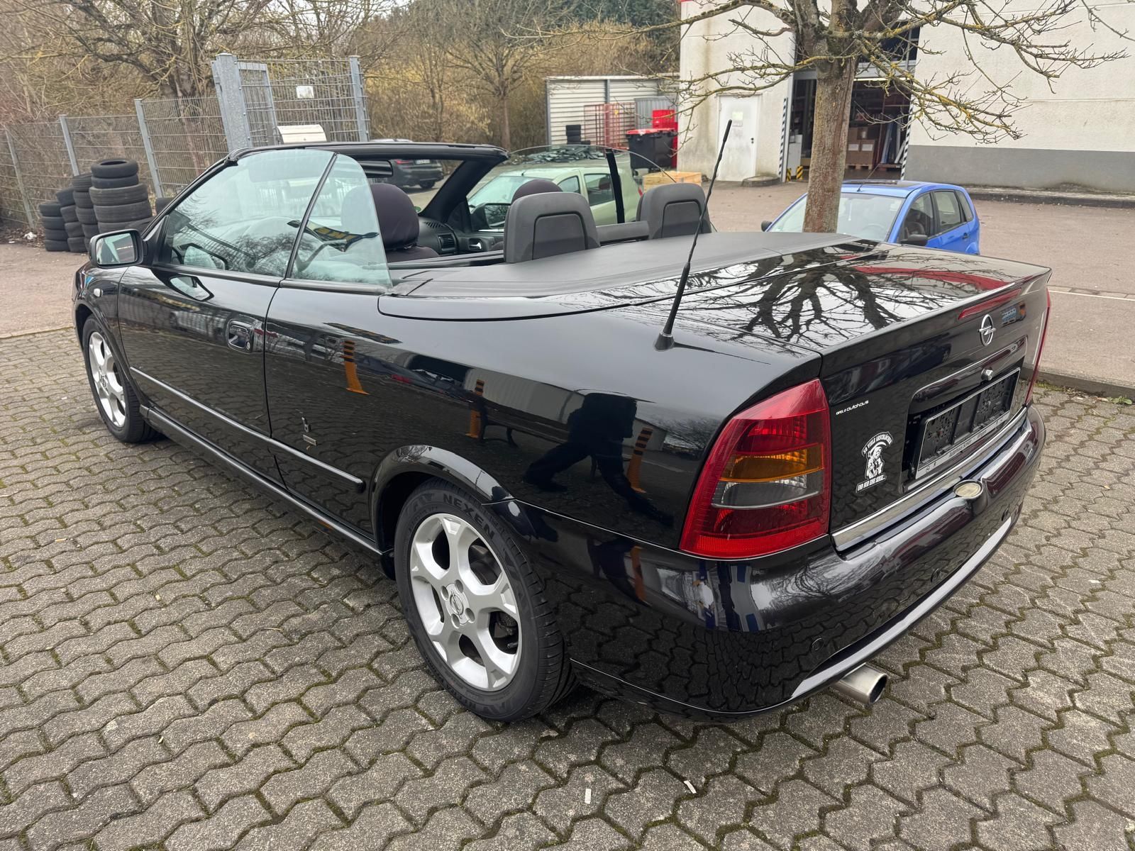 Fahrzeugabbildung Opel Astra Cabrio 1.6 TWINPORT Bertone