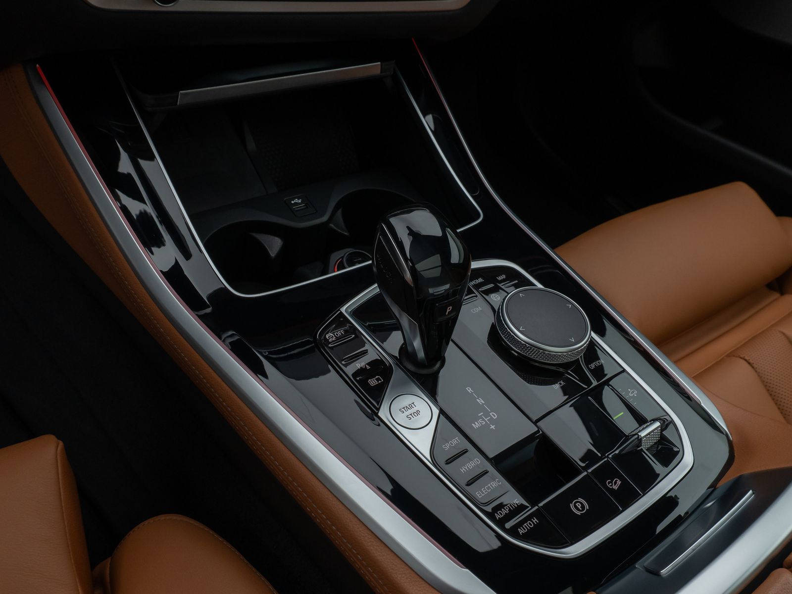 Fahrzeugabbildung BMW X5 xD45e M Sport Panorama Laser Kamera DAB H/K