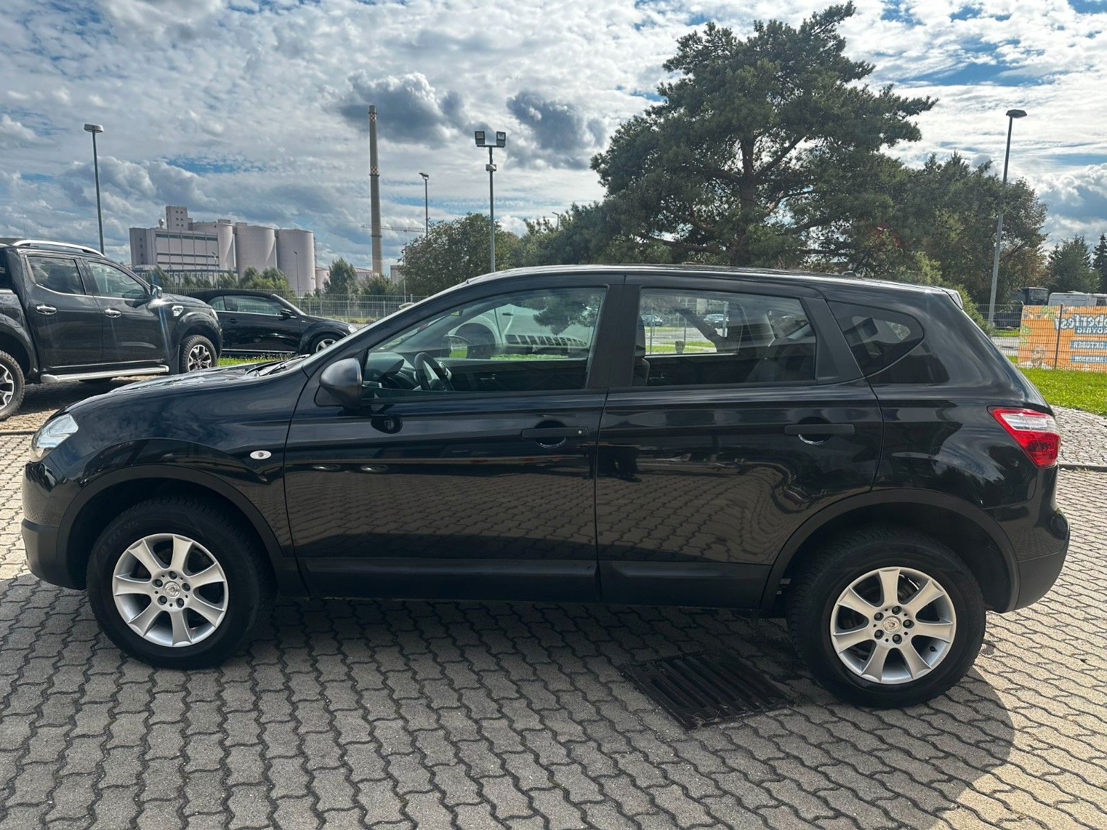 Fahrzeugabbildung Nissan Qashqai Visia Top Zustand / SH gepflegt / AHK