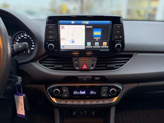 Fahrzeugabbildung Hyundai i30 Fastback 1.4 T-GDI Navi Carplay Panodach PDC