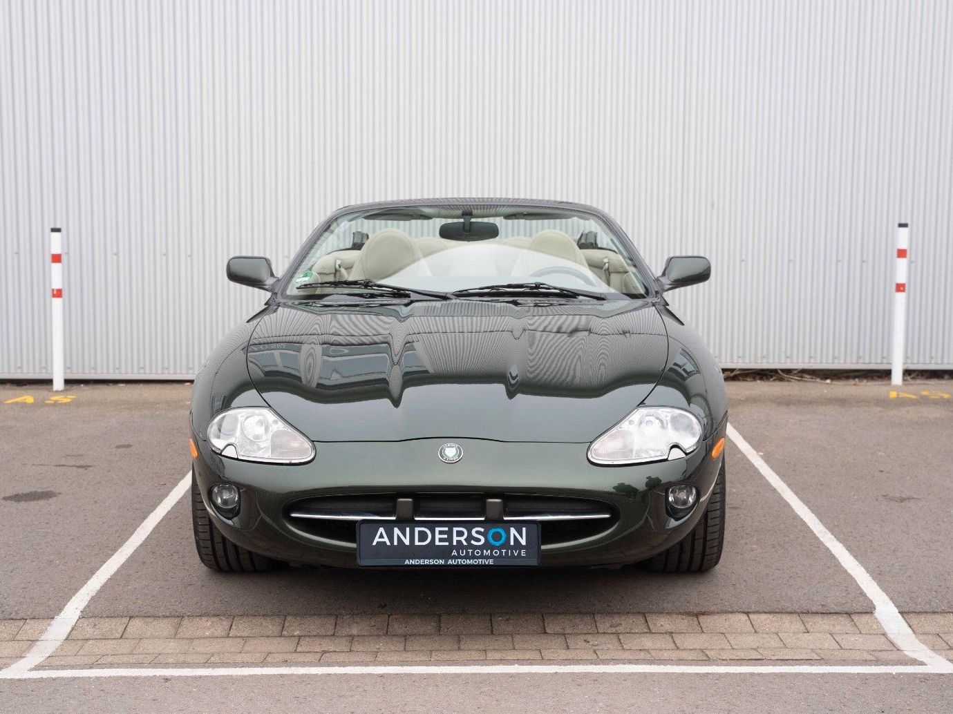 Fahrzeugabbildung Jaguar XK8 CABRIOLET XENON TEMPOMAT LEDER PDC SHZ 18"