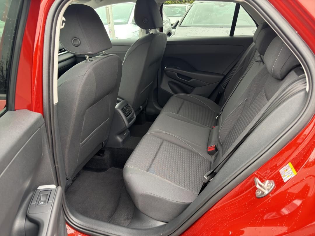 Fahrzeugabbildung Volkswagen T-ROC Life GHR,AHK,App-Connect,Winterpaket,17LM-