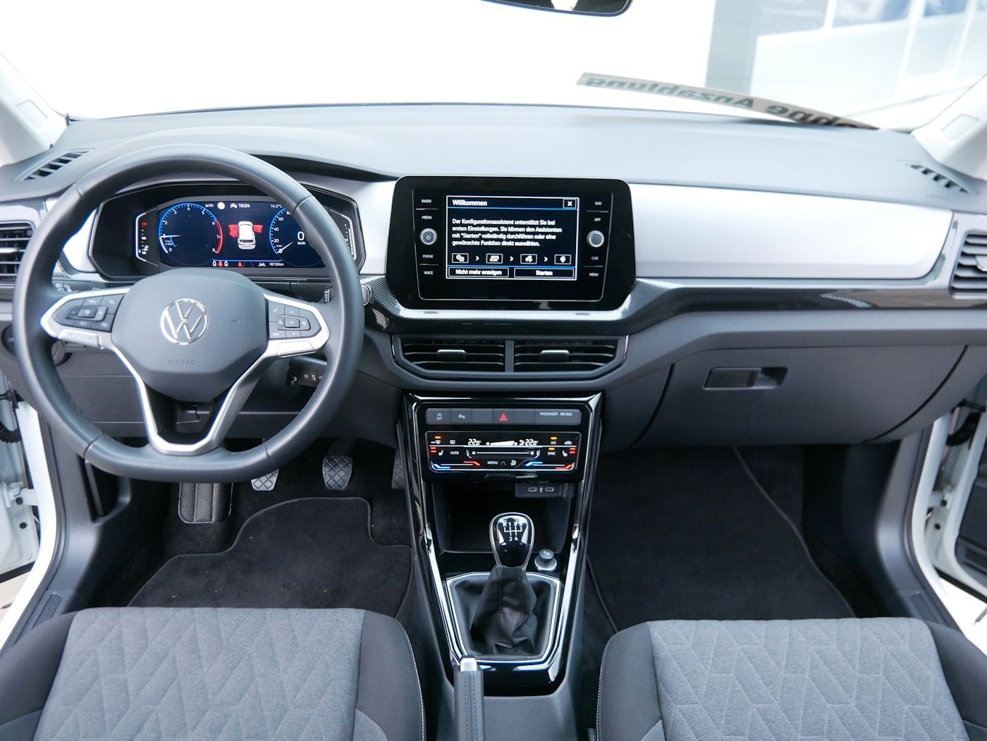 Fahrzeugabbildung Volkswagen T-Cross 1.0 TSI Life NEU32T ACC NAVI SHZ LED PDC