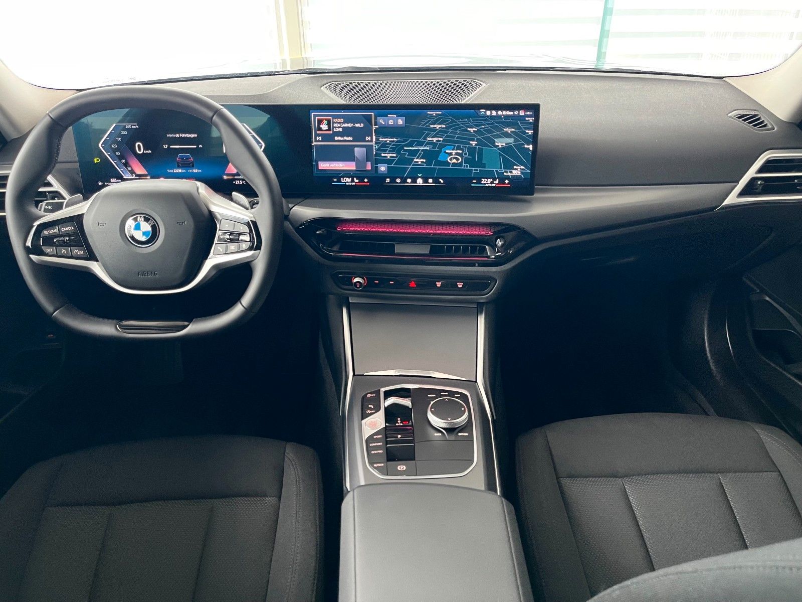 BMW 318i Widescreen KAMERA Driv.Assist. Unfallfrei foto 8