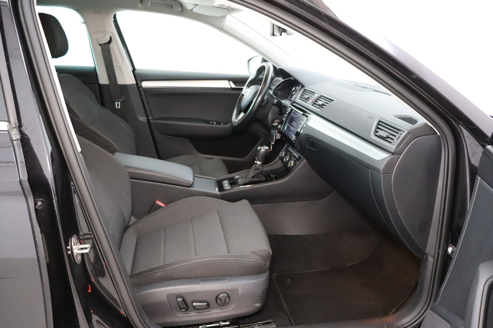 Fahrzeugabbildung SKODA Superb * Memory * PDC * Sithzg.