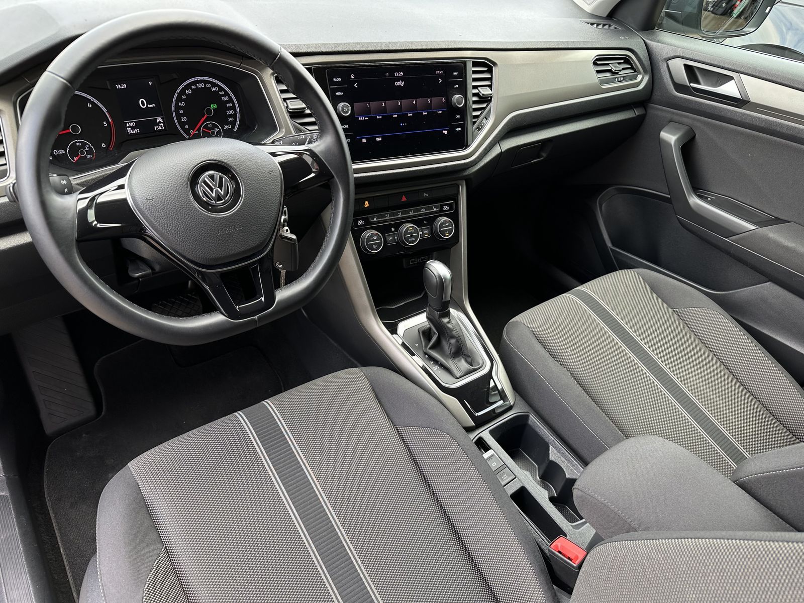 Fahrzeugabbildung Volkswagen T-Roc 2.0 TDI DSG Style NAV+KAMERA+CARPLAY+1HD