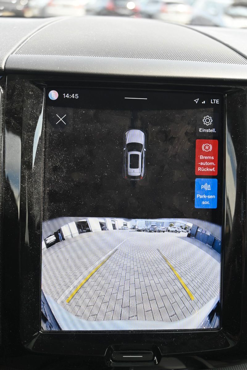 Fahrzeugabbildung Volvo XC60 T6 Essential AWD*PDC*AHK*PANO*STHZG*