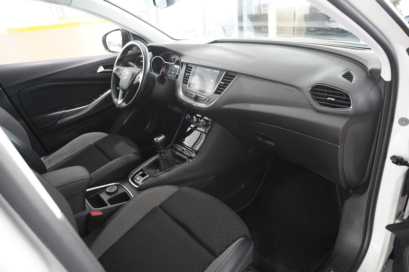 Fahrzeugabbildung Opel Grandland (X) 1.2T INNOV. NAVI/LED/KAMERA/PANO.