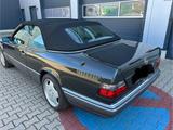 Mercedes-Benz Mercedes A124 Cabrio E200 - Mercedes-Benz: Cabrio, A124
