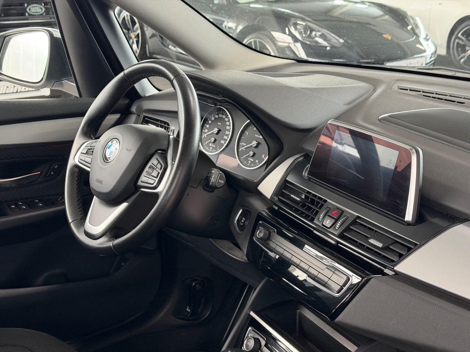 Fahrzeugabbildung BMW 2er Gran Tourer 220d Advantage Business LED