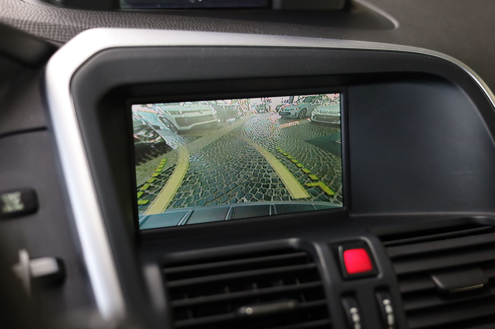 Fahrzeugabbildung Volvo XC60 Summum KAM MEMO LEDER XENON AHK SCHECKHEFT