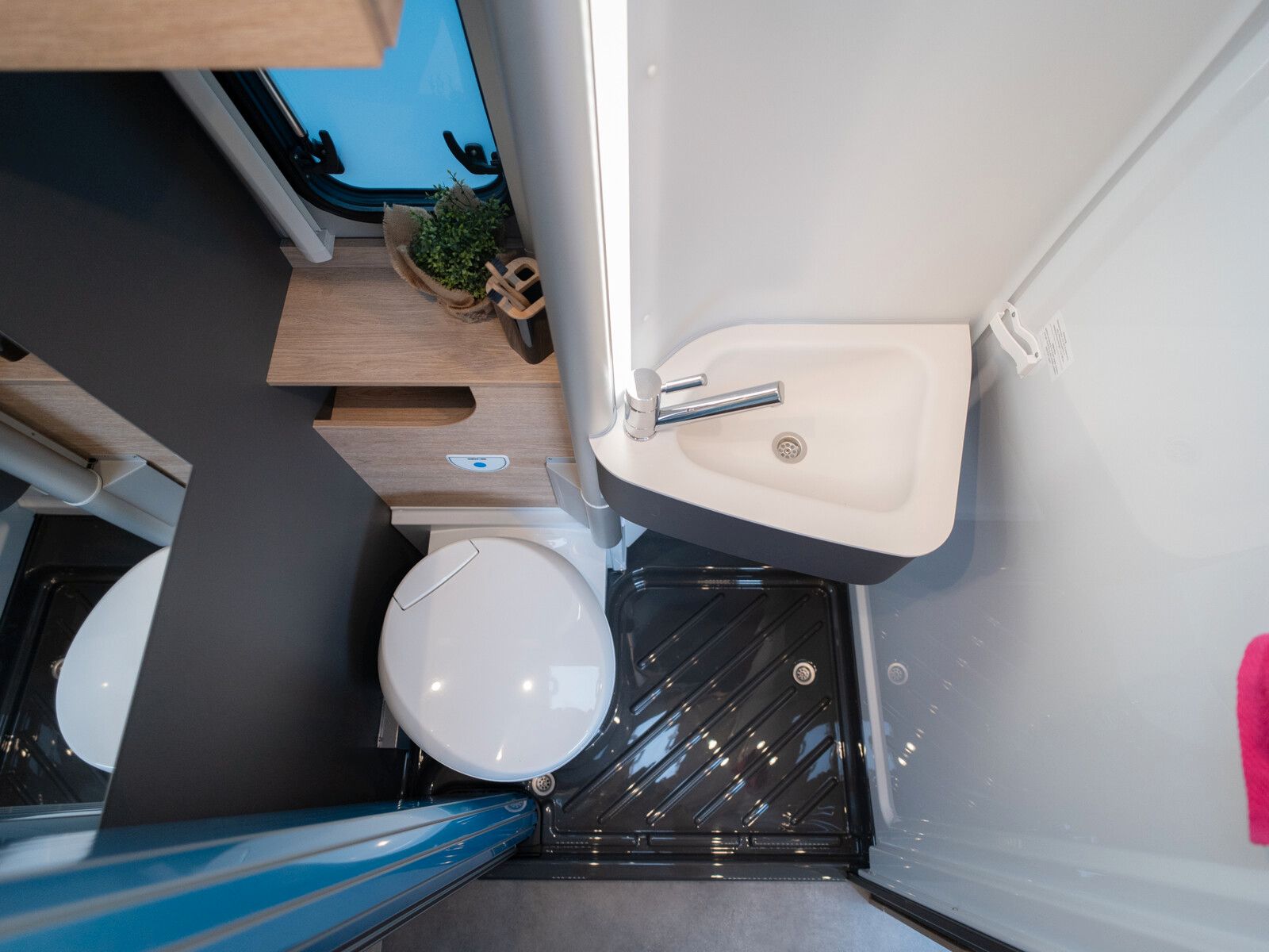 Fahrzeugabbildung Dethleffs Globetrail 600 DS Fiat Assistenz-Systeme