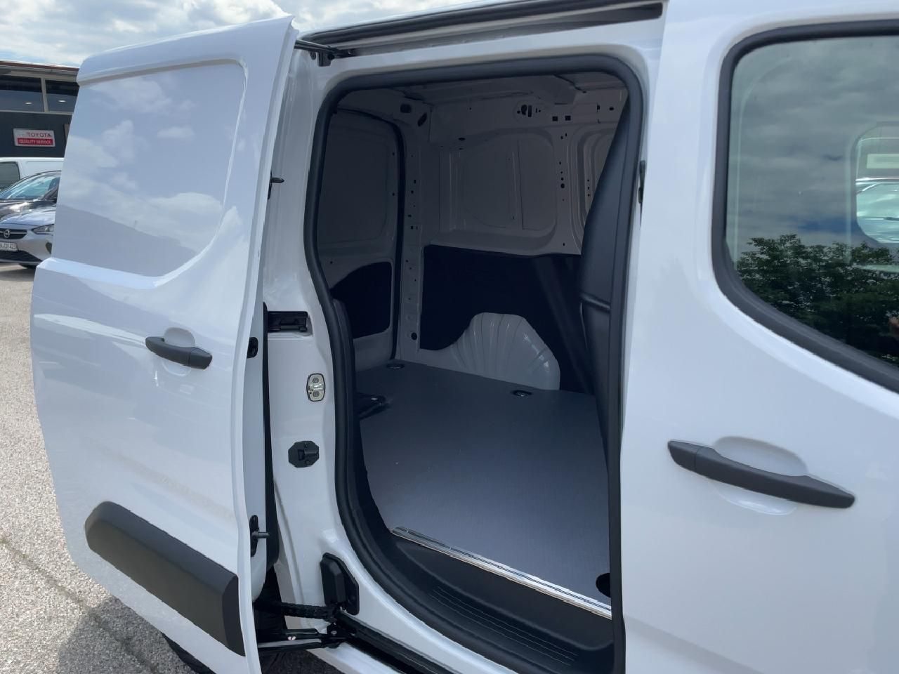 Fahrzeugabbildung Toyota Proace City L1 Meister 1,5L Full Link Freisprech