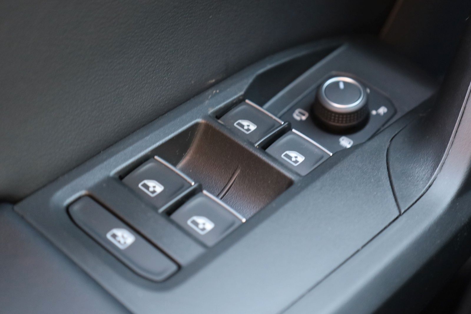 Fahrzeugabbildung SEAT Leon Sportstourer 1.5 eTSI FR *DSG *AHZV