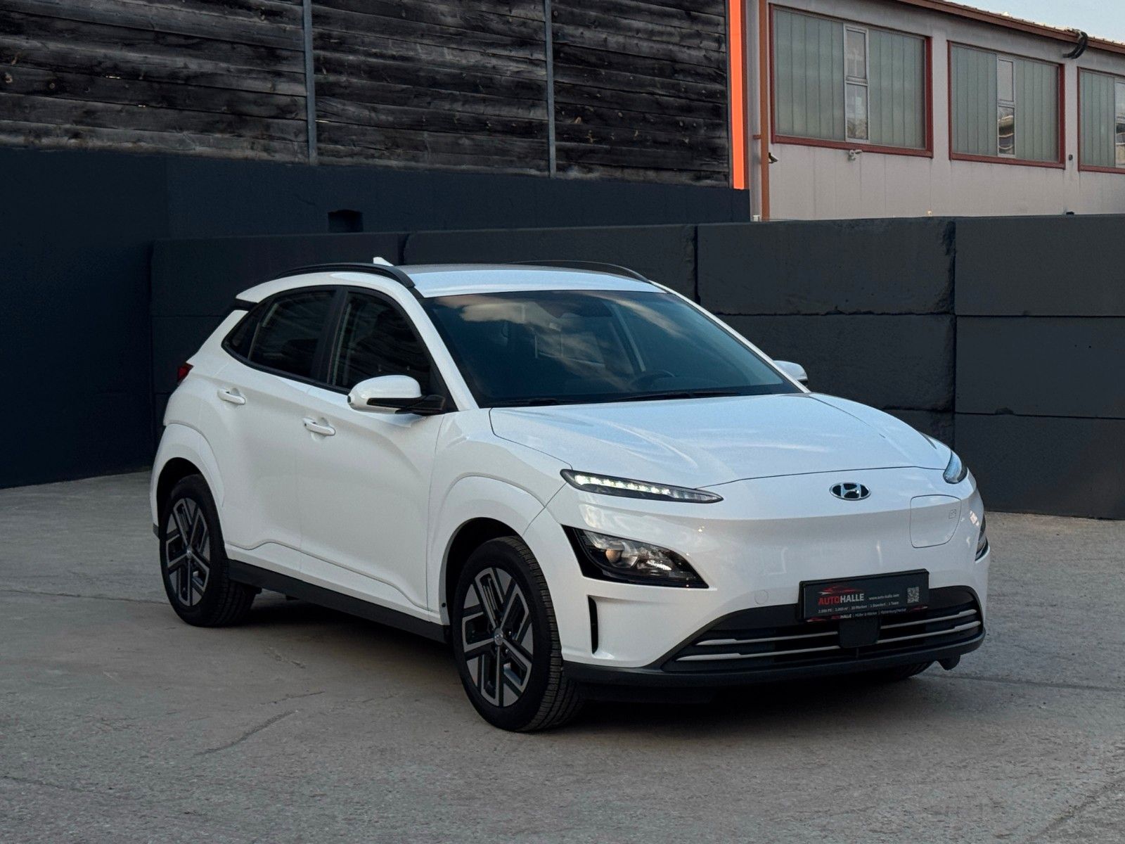 Fahrzeugabbildung Hyundai KONA E Select LKA ACC PDC SHZ LHZ Navi CarPlay