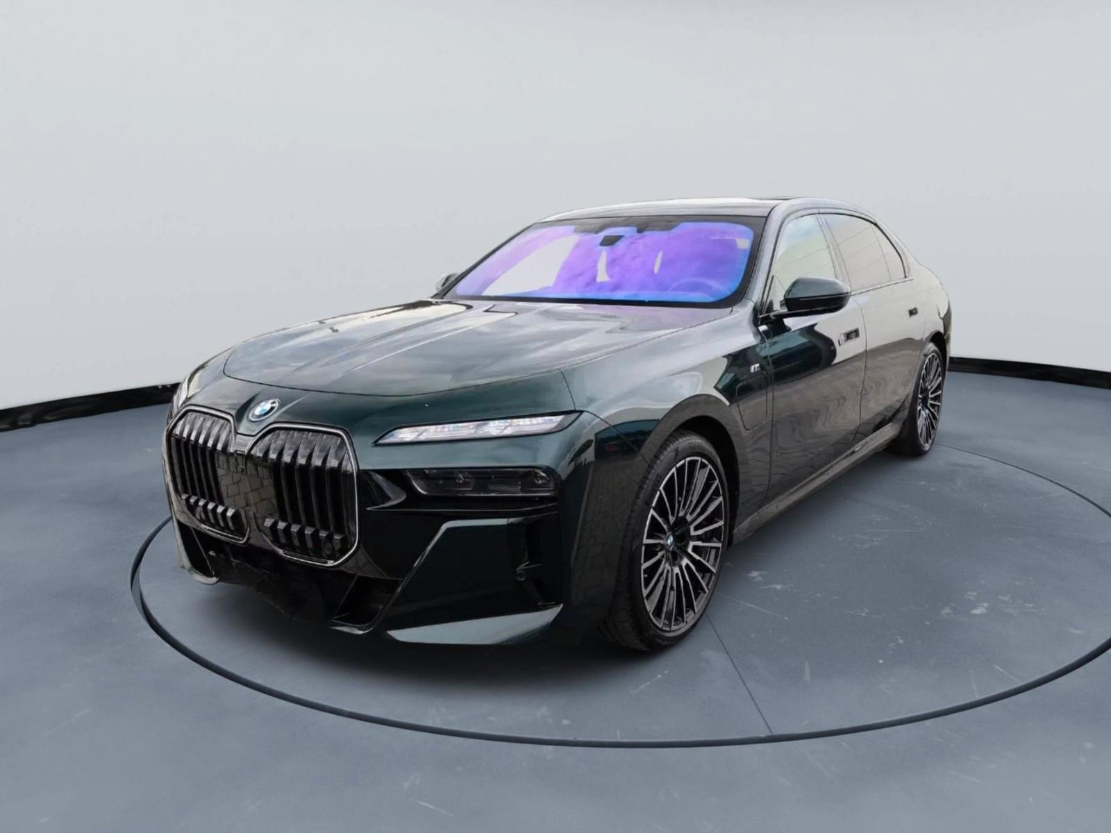 BMW 750e xDrive M Sport INDIVIDUAL Oxfordgrün
