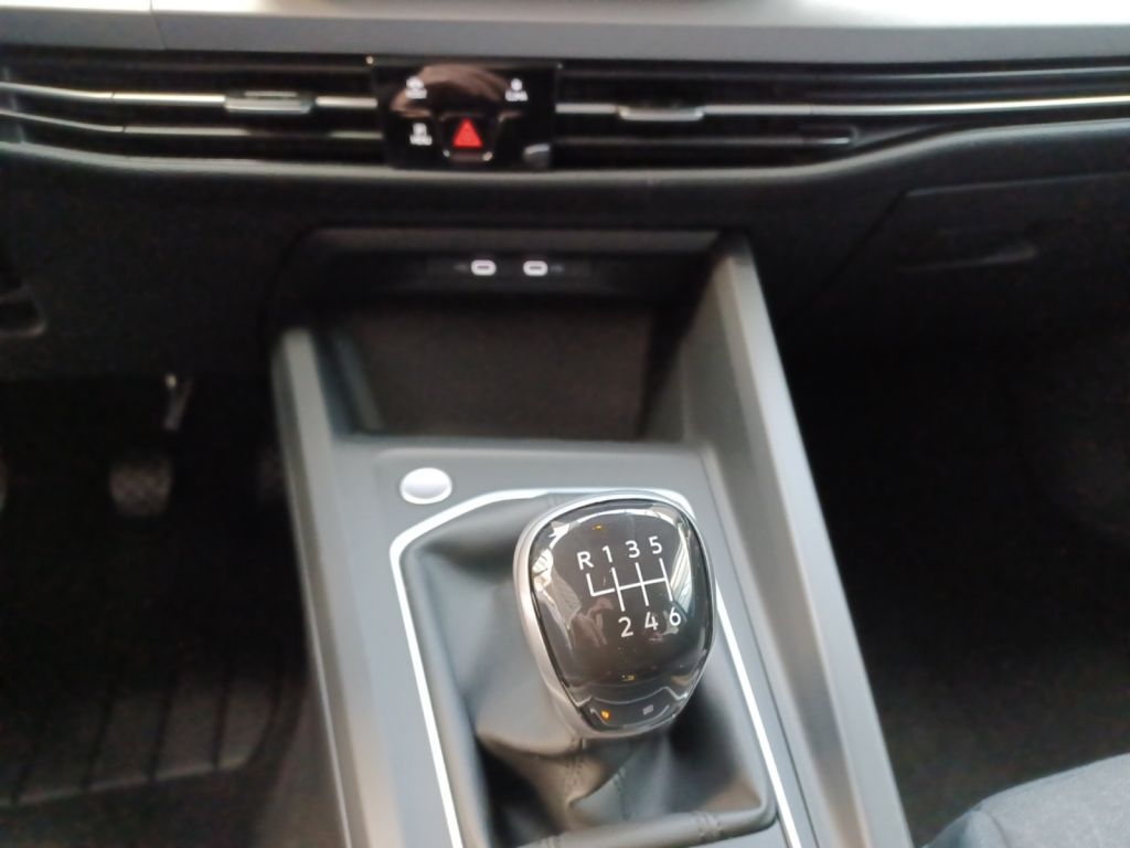 Fahrzeugabbildung Volkswagen Golf 1.5 TSI OPF Life LED, Shzg, Einparkhilfe