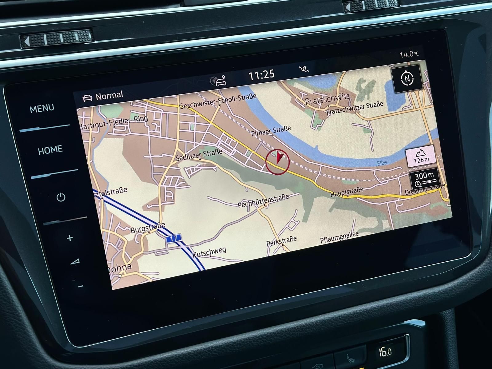 VW Tiguan 2.0TDI R LINE 4M PANO#LED#AHK#ACC#HUD#SH - Image 14