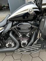 Harley-Davidson Road-Glide CVO - HARLEY-DAVIDSON CVO ROAD GLIDE