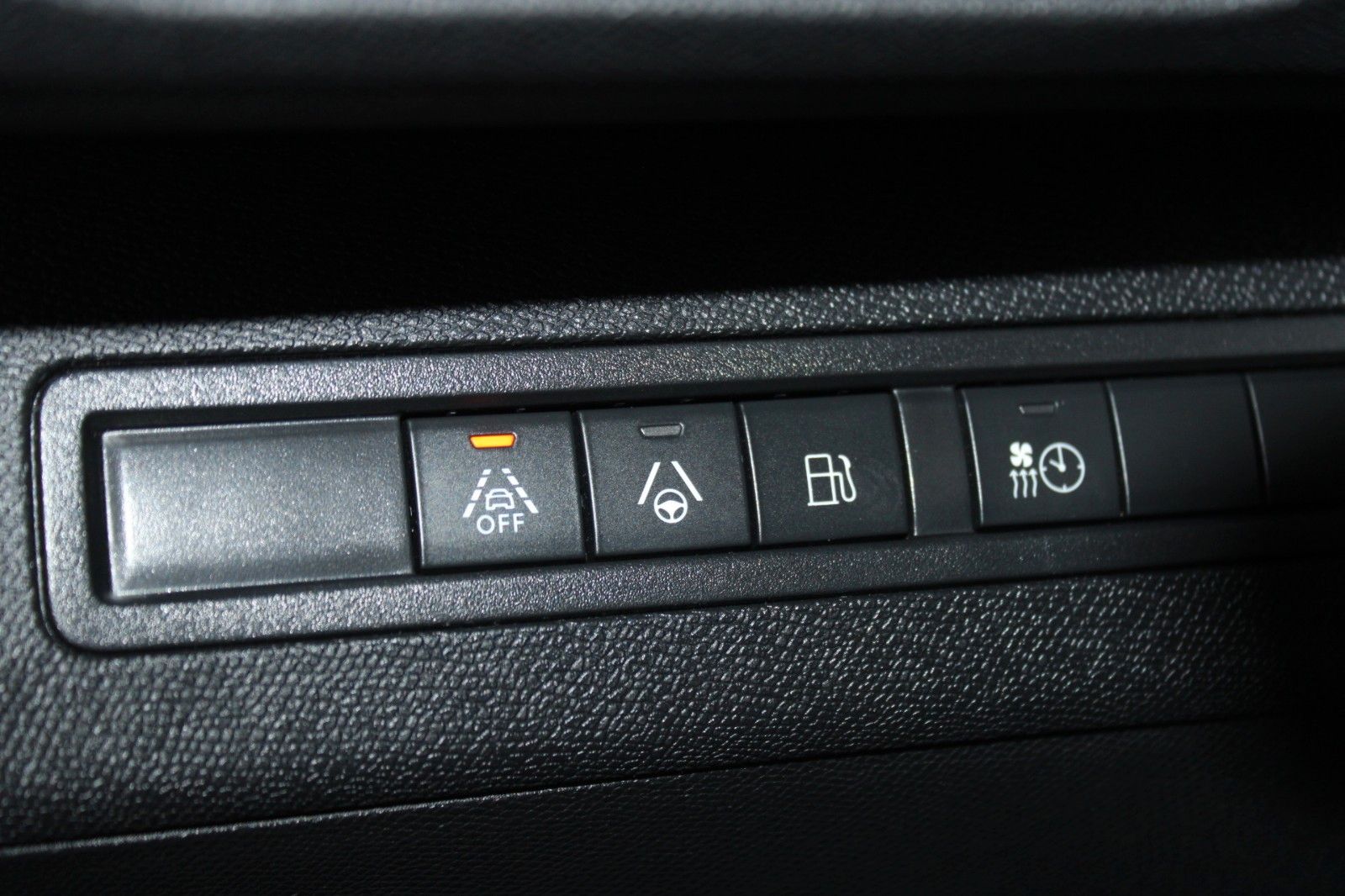 Fahrzeugabbildung Peugeot 3008 HYBRID4 300 e-EAT8 GT Full LED Panodach uvm