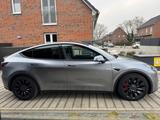Tesla Model Y Performance | Keramikversiegelung - silberne Tesla Model Y