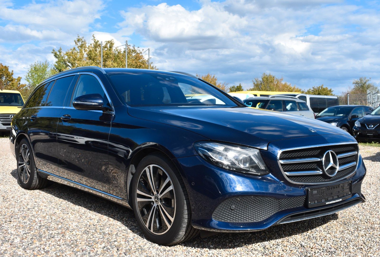 Fahrzeugabbildung Mercedes-Benz E 350d T-Modell HUD/BURMESTER/CARPLAY/LED/KAMERA