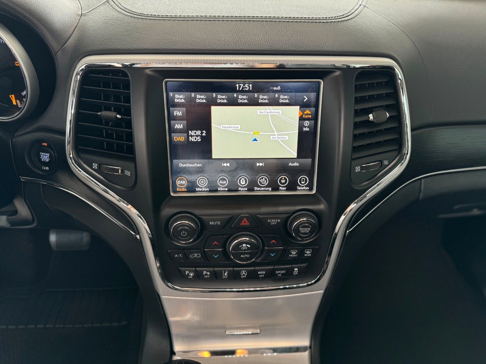 Fahrzeugabbildung Jeep Grand Cherokee 3.0 CRD Summit AHK Luft Pano