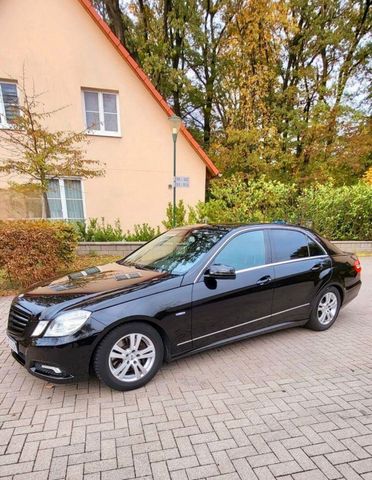 Mercedes-Benz E 250 CGI BlueEfficiency Xenon Navi Leder Pdc