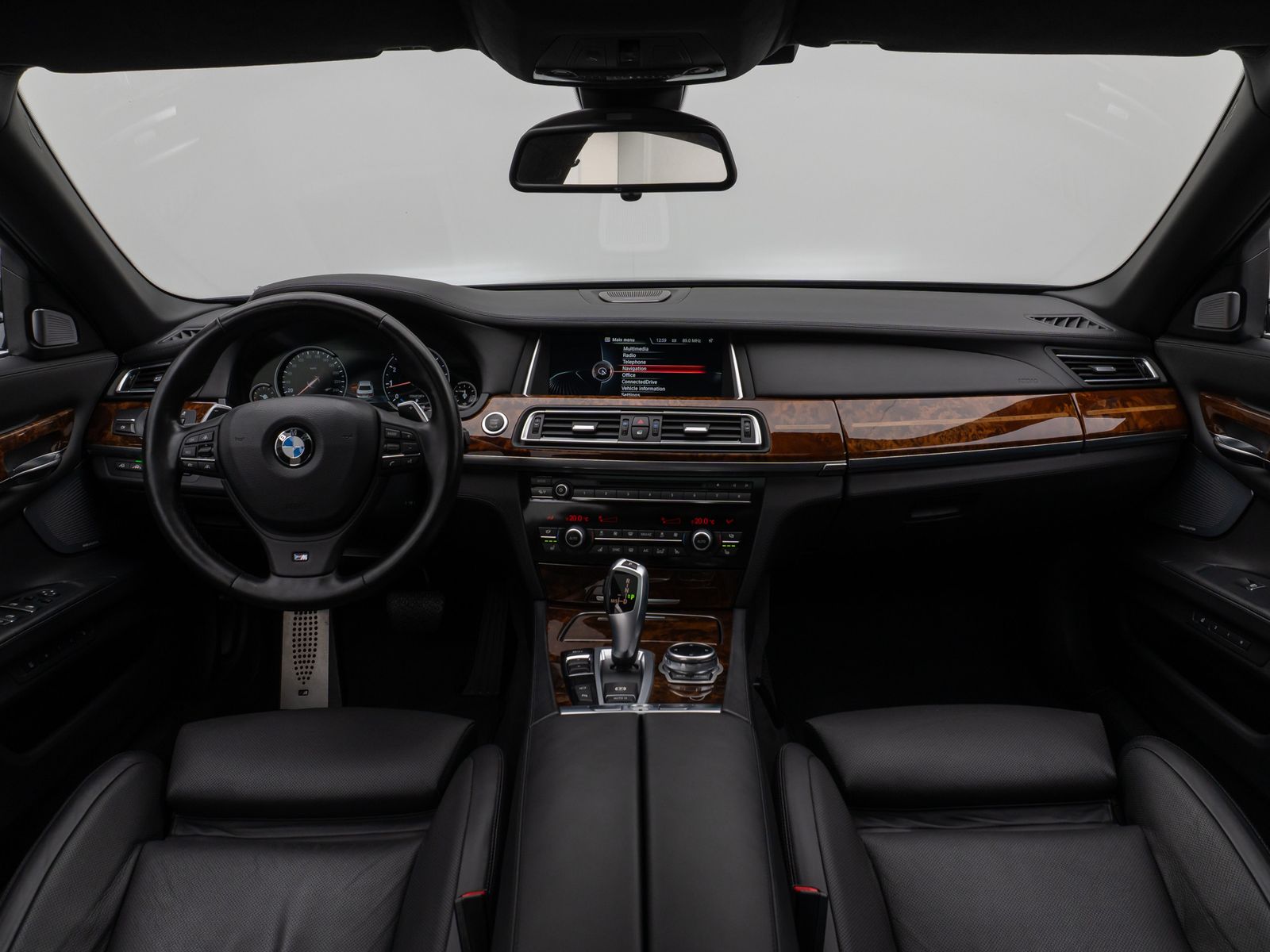 Fahrzeugabbildung BMW 760 Li M Sport Glasdach B&O HUD SoftCl NightVisi