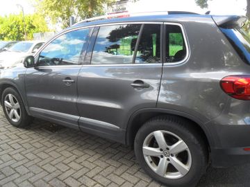 Volkswagen Tiguan - 1