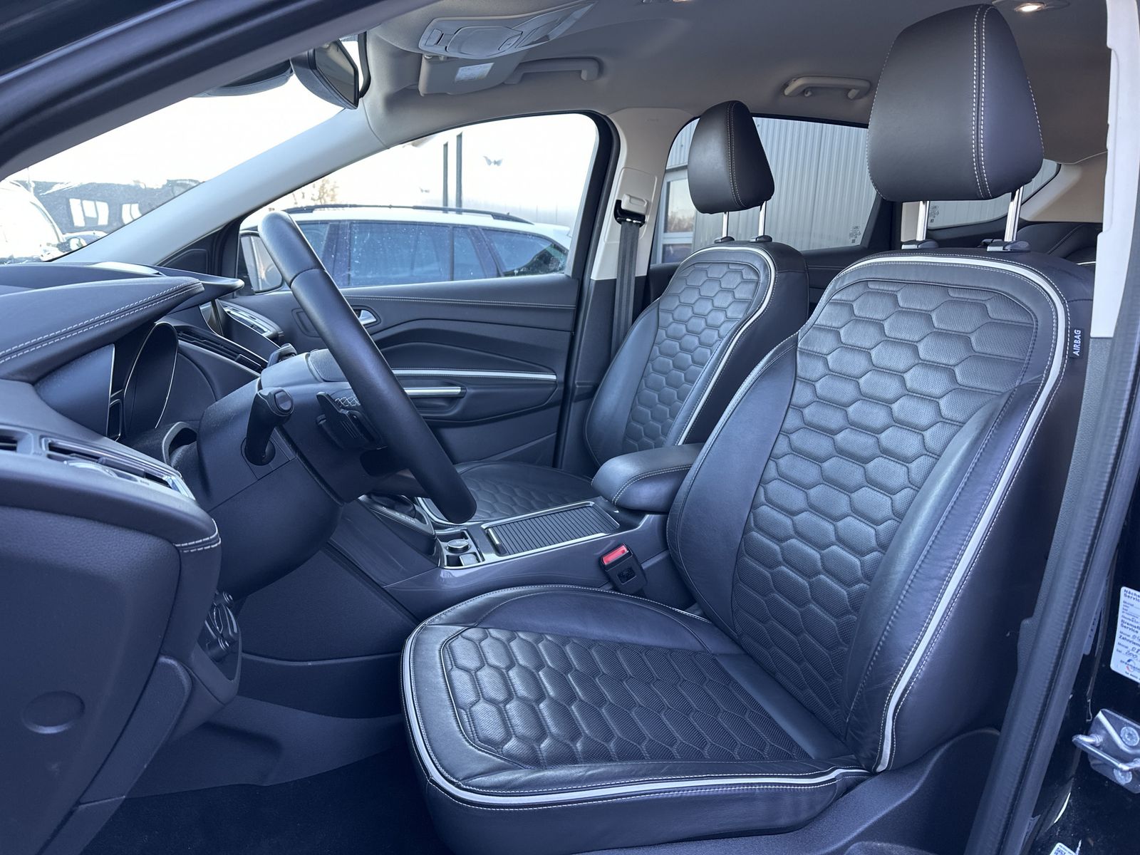 Fahrzeugabbildung Ford Kuga 1.5 EB Vignale Aut. NAV+XEN+ACC+KAM+AHK+2Hd