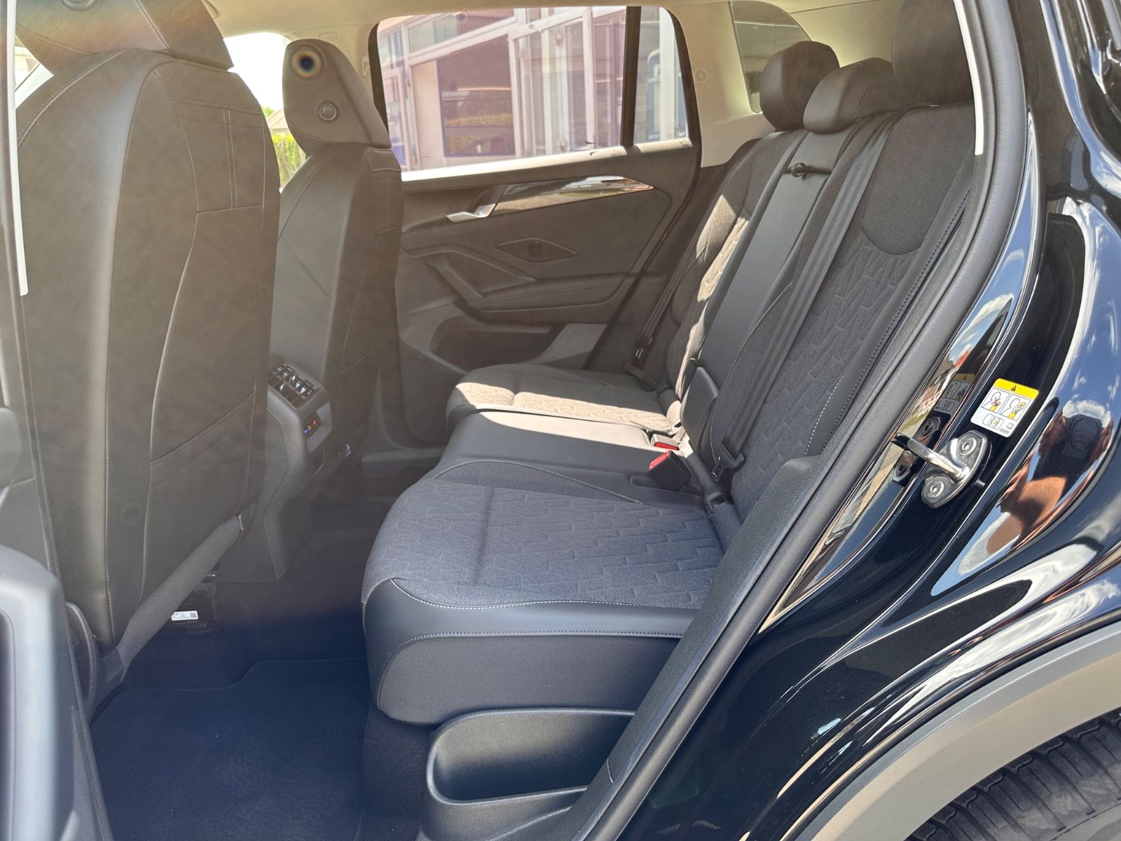 Fahrzeugabbildung Volkswagen Tiguan 1.5 eTSI Life DSG ACC/LED/RFK/SHZG