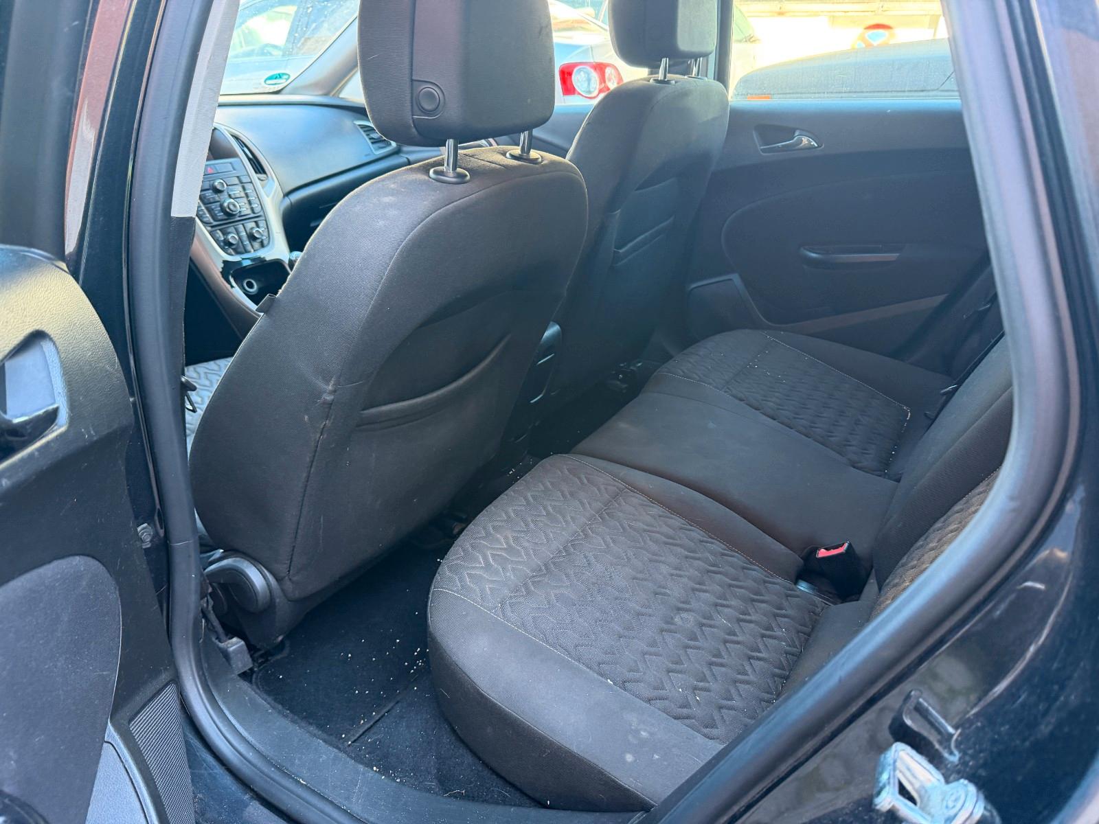 Opel Astra 2013 — photo 13