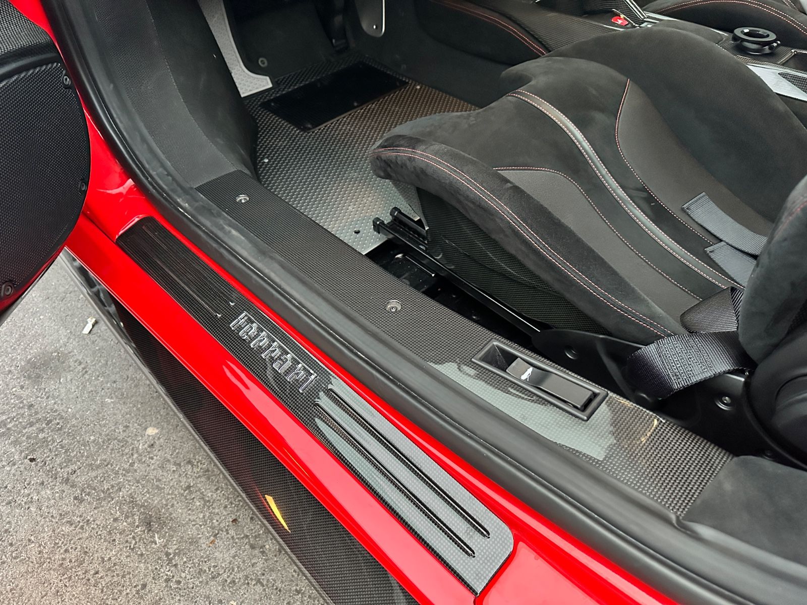 Fahrzeugabbildung Ferrari 488 Pista*Dt Auto*Voll Carbon*4 Punkt*Bügel
