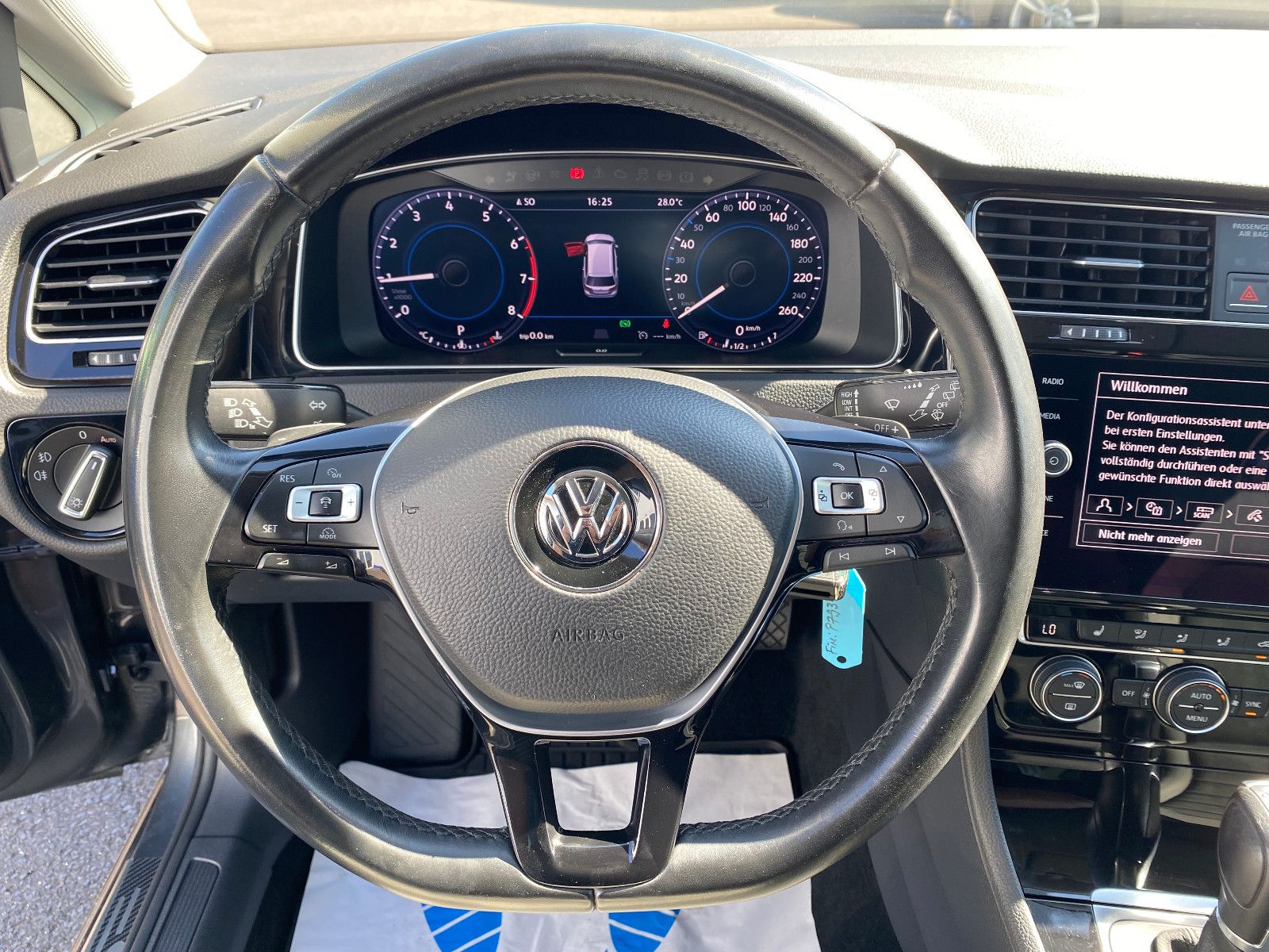 Fahrzeugabbildung Volkswagen Golf VII Variant Highline TSI DSG ACC LED Kamera