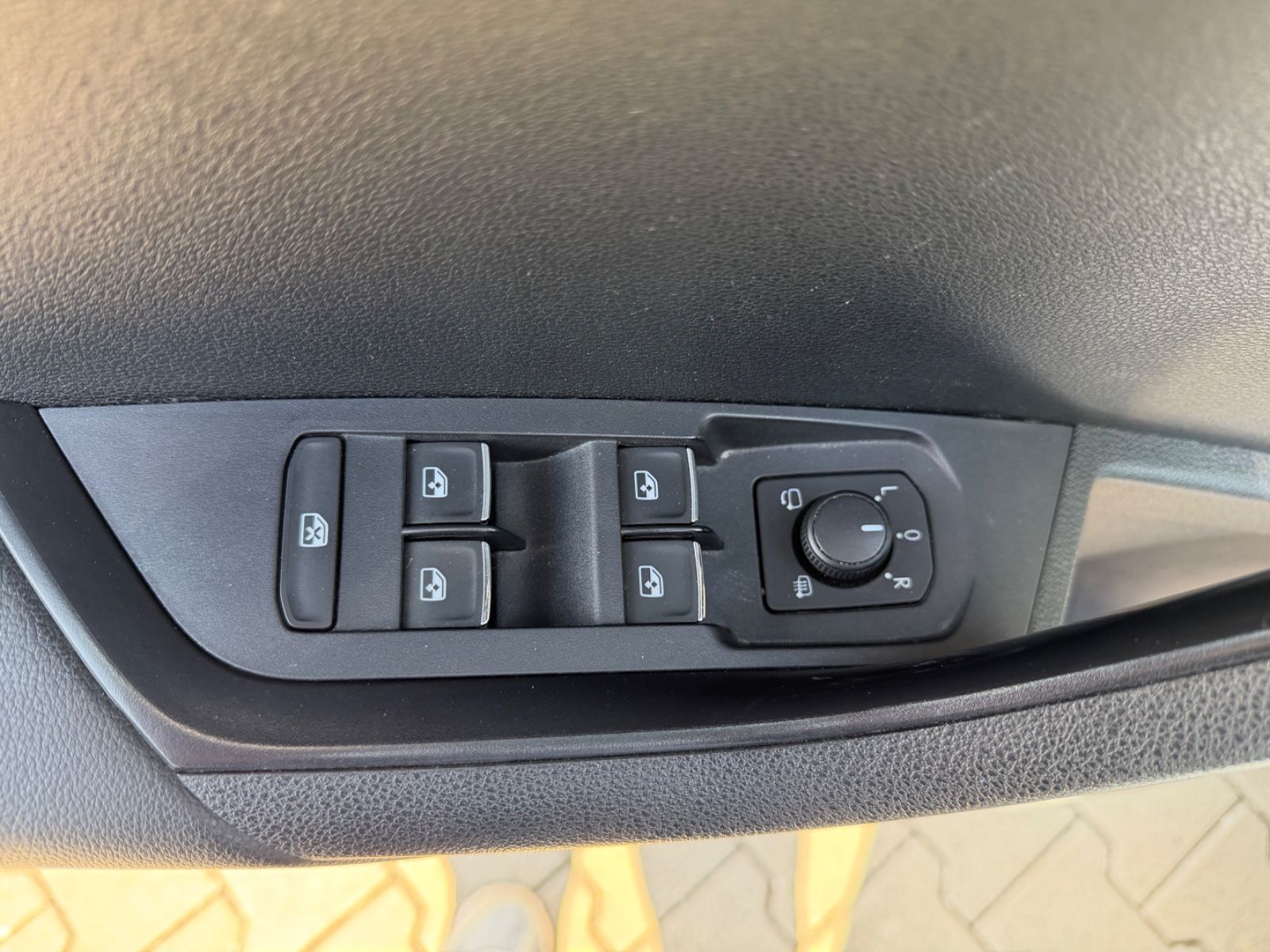 Fahrzeugabbildung SKODA Karoq 2.0 TDI Style°4x4°AHK°DSG°Pano°LED°Kamera°