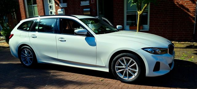 BMW 318i Touring Auto -