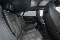 Urus 4.0 V8 PHEV SE 2025 YELLOW CARBON PANO