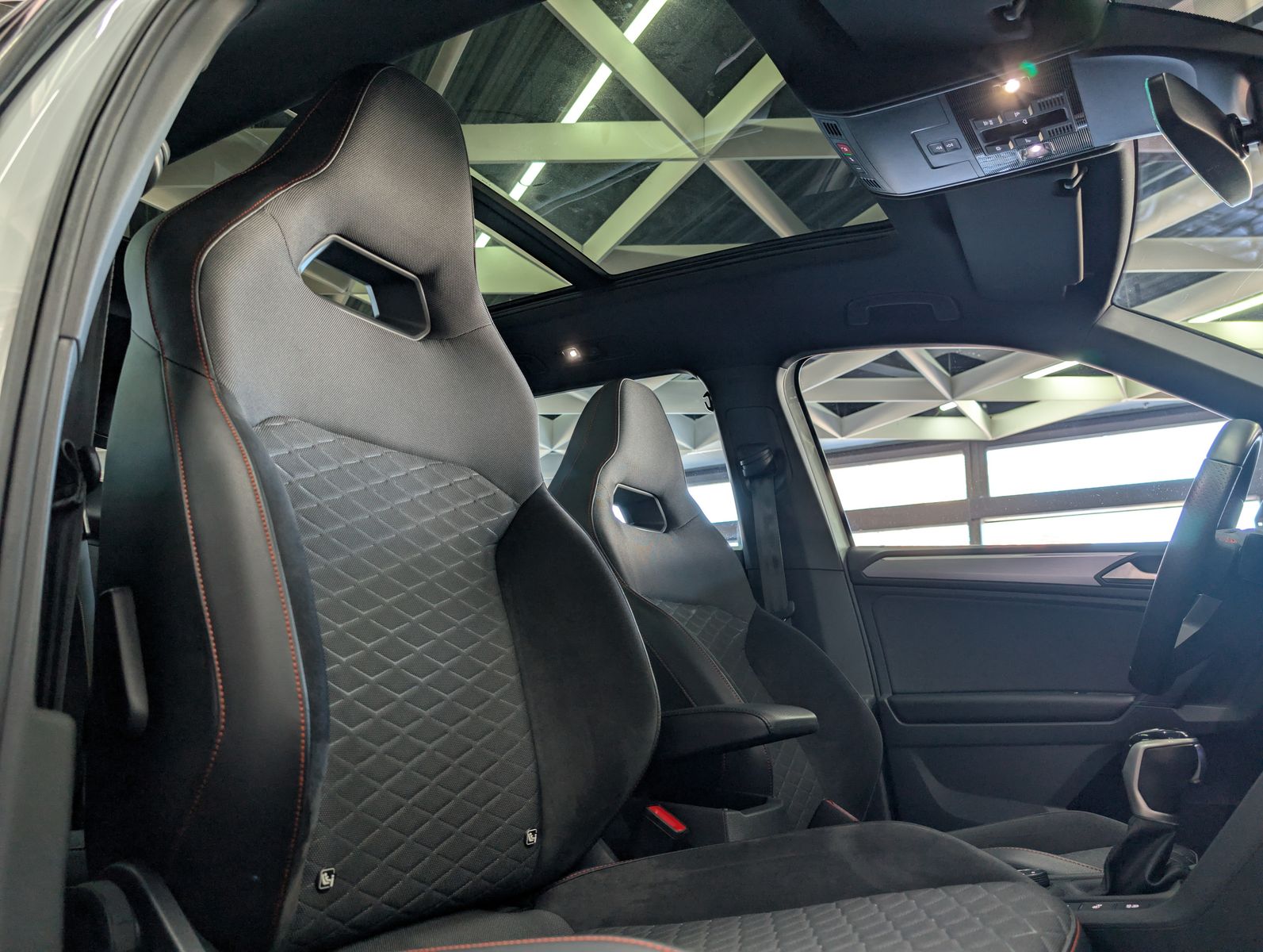 Fahrzeugabbildung SEAT Tarraco FR AHK PANO ACC VIRT APP MEMO BEATS StHz