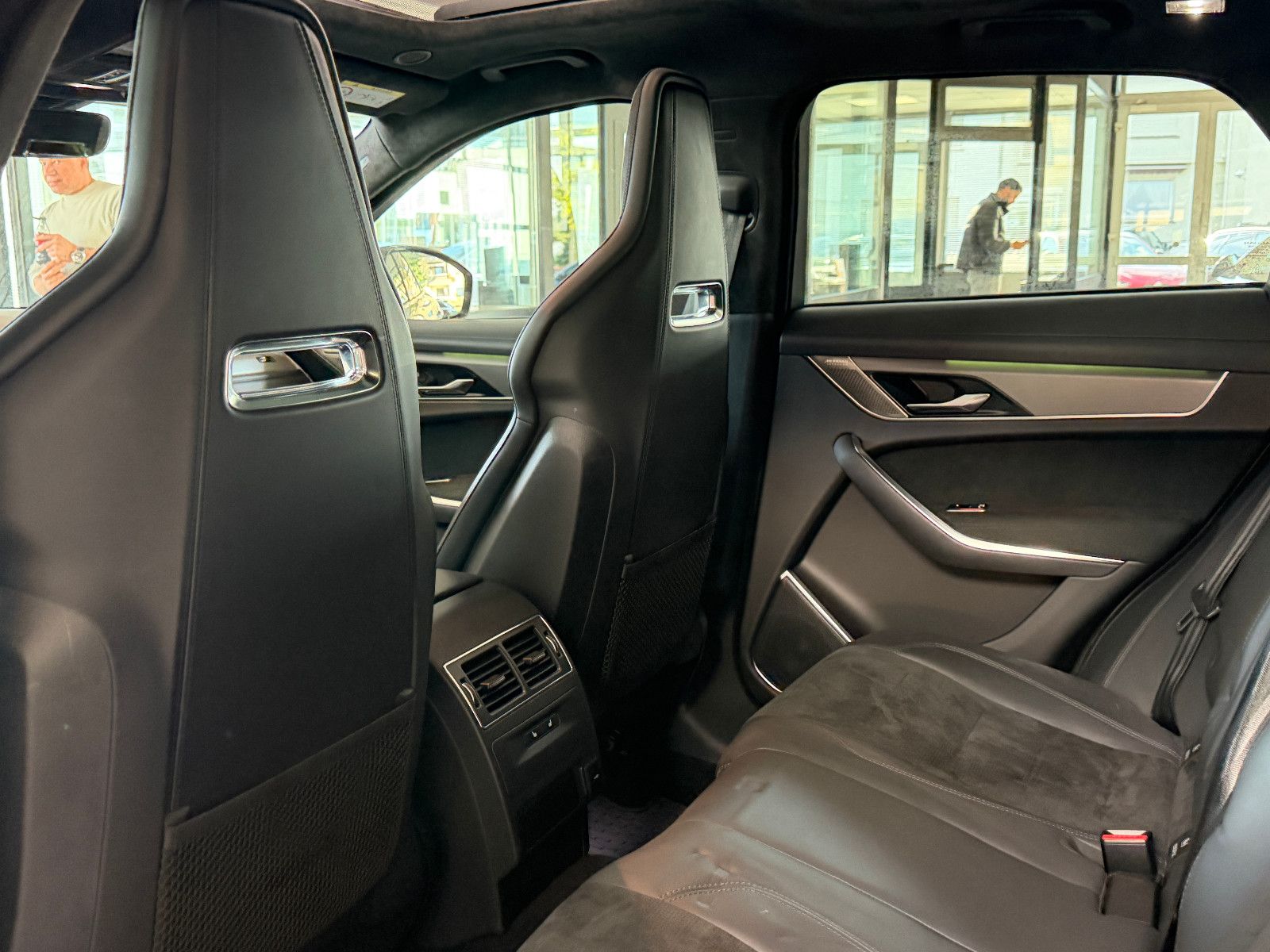 Fahrzeugabbildung Jaguar F-PACE SVR /PANO/MERIDIAN/360°KAM/HUD/AMBIENTE