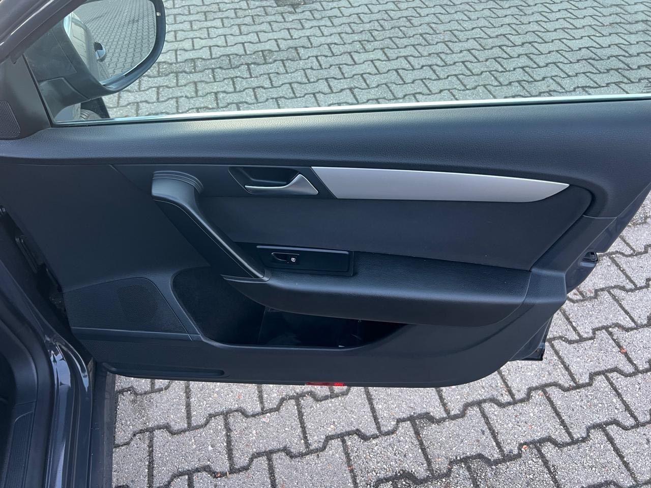 Volkswagen Passat 2011 — photo 15