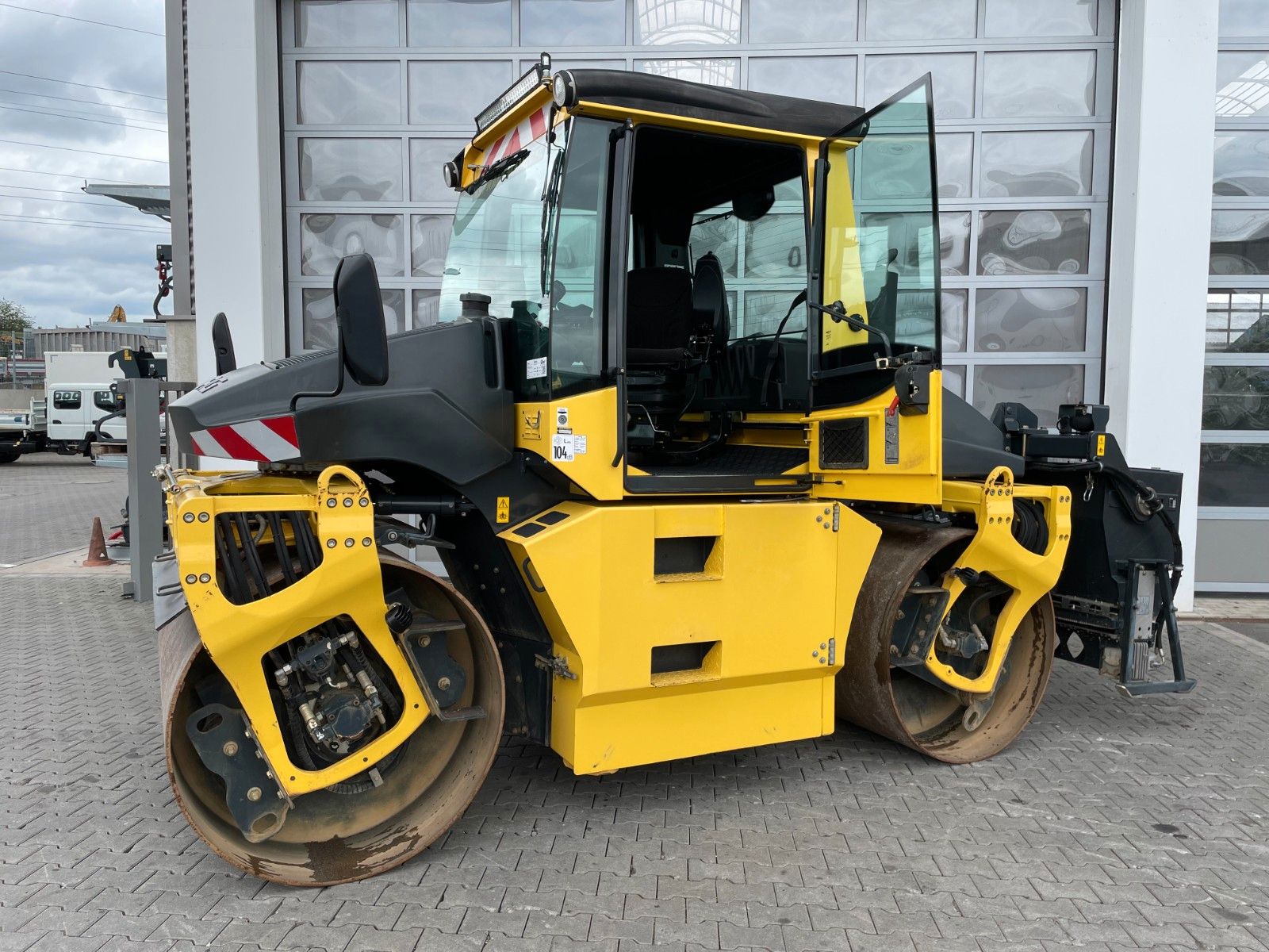 Fahrzeugabbildung BOMAG BW 154 AP-4 AM / nur 1.565h / Asphalt Manager