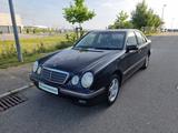 Mercedes-Benz E 320 4MATIC ELEGANCE *Xenon/Leder/Comand* - gebrauchte Mercedes-Benz E 320 aus dem Jahr 2000