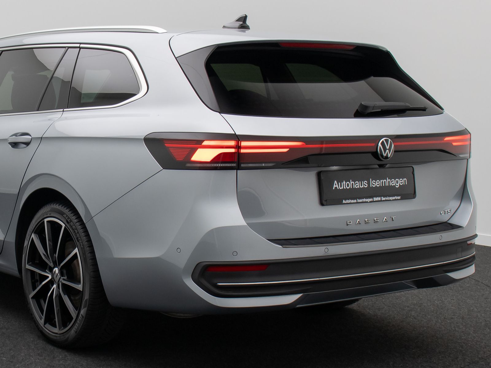 Fahrzeugabbildung Volkswagen Passat 1.5 eHybrid Business 360° AHK ACC Massage