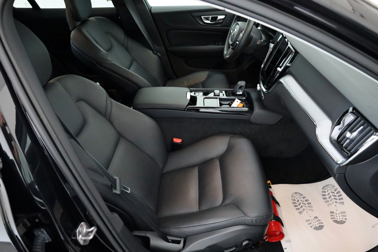 Fahrzeugabbildung Volvo V60 Inscription T6 AWD, Leder,Navi,LED,SH,Kamera