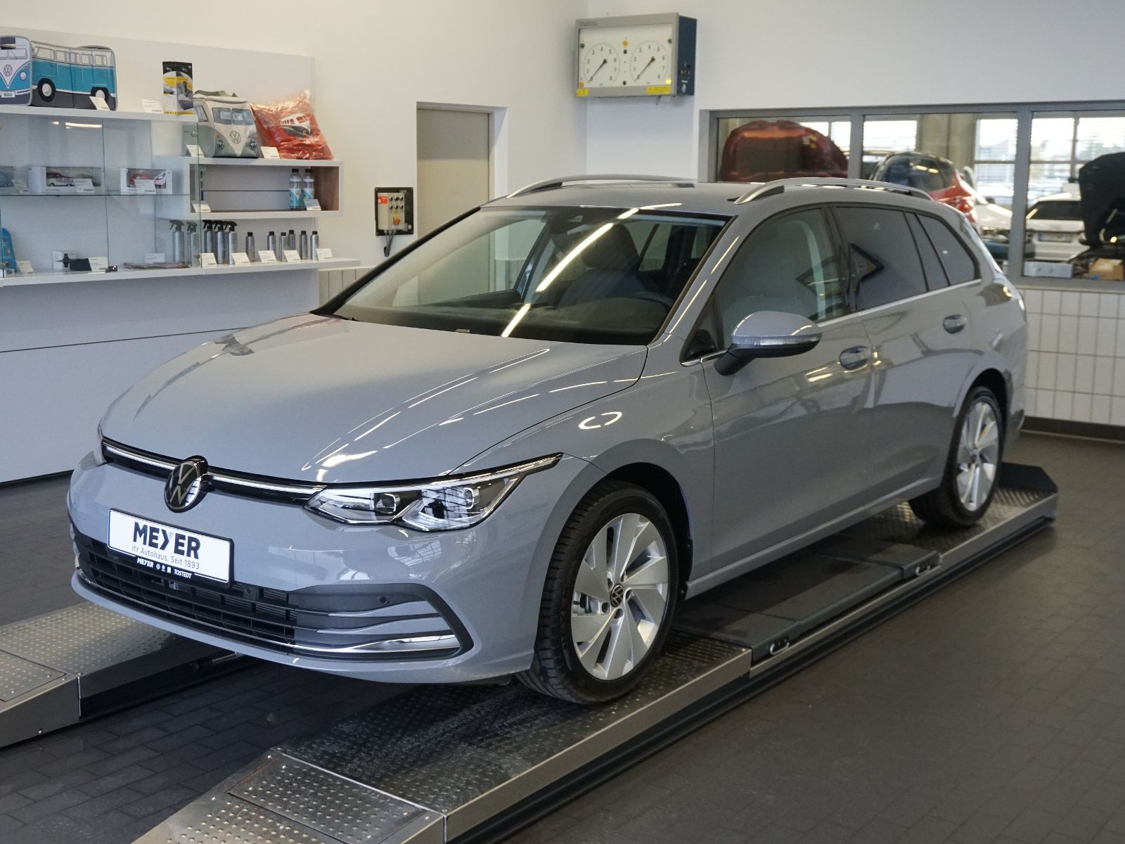 Fahrzeugabbildung Volkswagen Golf VIII Variant Style 1.5 eTSI DSG *AHK, LED,